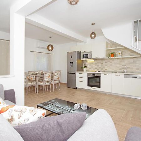 Awesome Home In Drvenik With Wifi Bagian luar foto