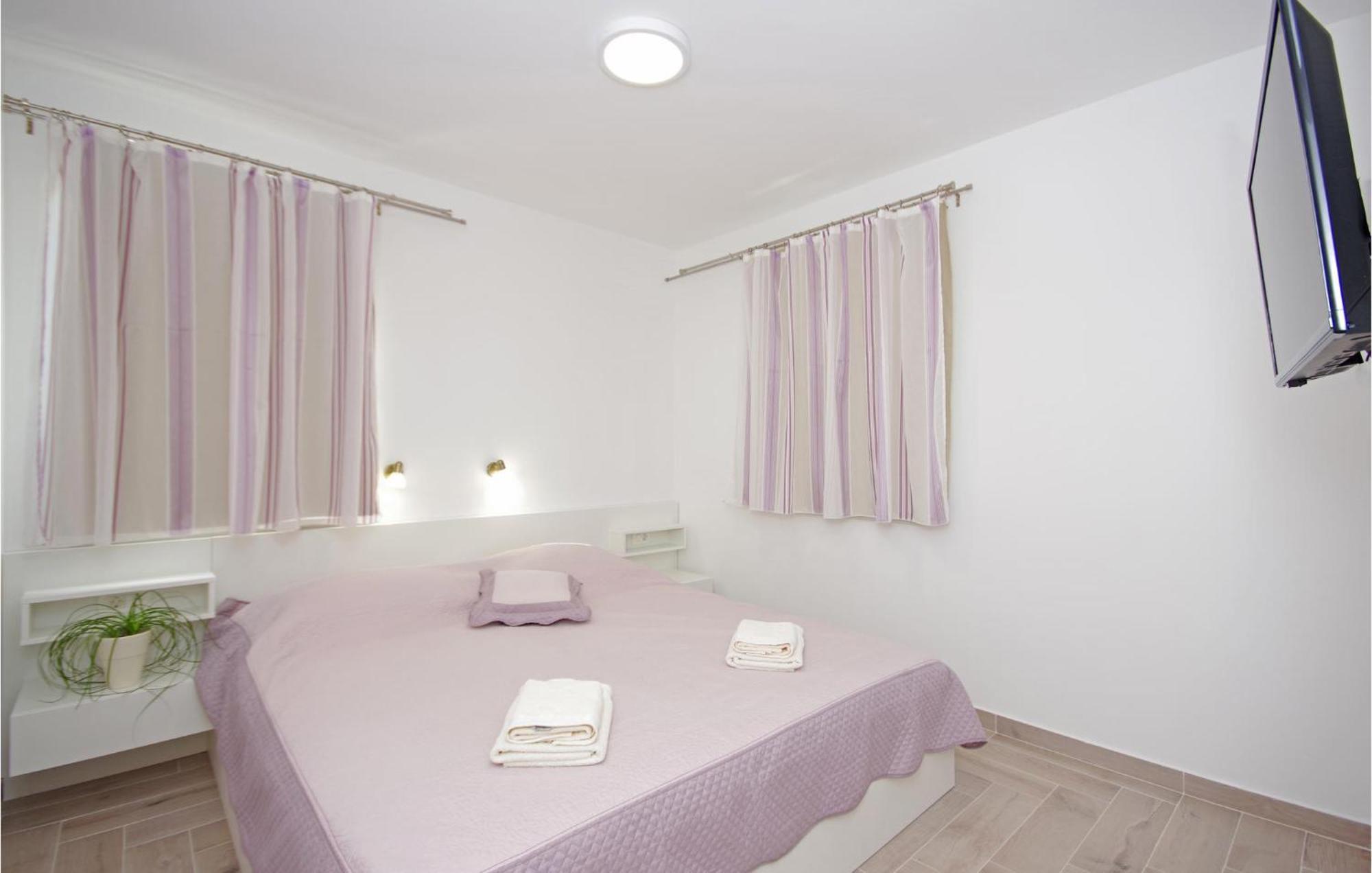 Awesome Home In Drvenik With Wifi Bagian luar foto